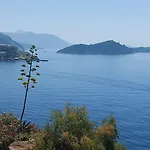 Serenity- Beachfront With Panoramic Sea View And Free Parking