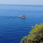 Serenity- Beachfront With Panoramic Sea View And Free Parking Apartment