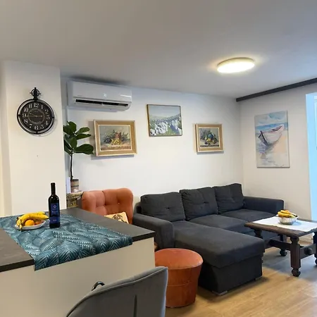 Serenity- Beachfront With Panoramic Sea View And Free Parking Apartment