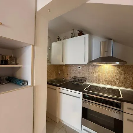 Serenity- Beachfront With Panoramic Sea View And Free Parking *