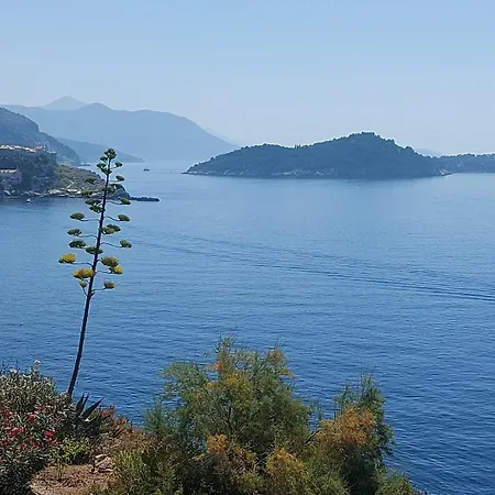 Serenity- Beachfront With Panoramic Sea View And Free Parking