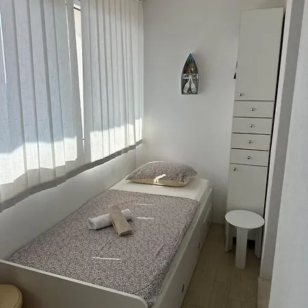 Serenity- Beachfront With Panoramic Sea View And Free Parking *