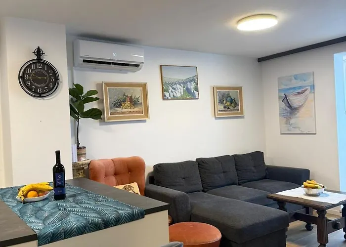 Beachfront Apartment With Panoramic Sea View And Free Parking Apartment