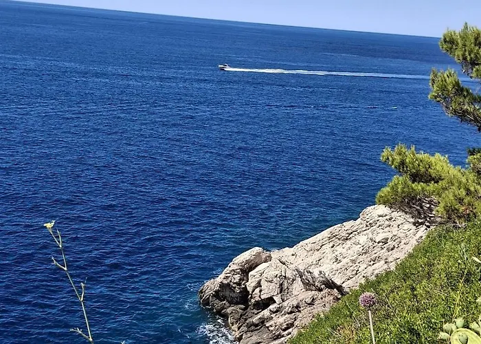 Beachfront Apartment With Panoramic Sea View And Free Parking Apartment Dubrovnik