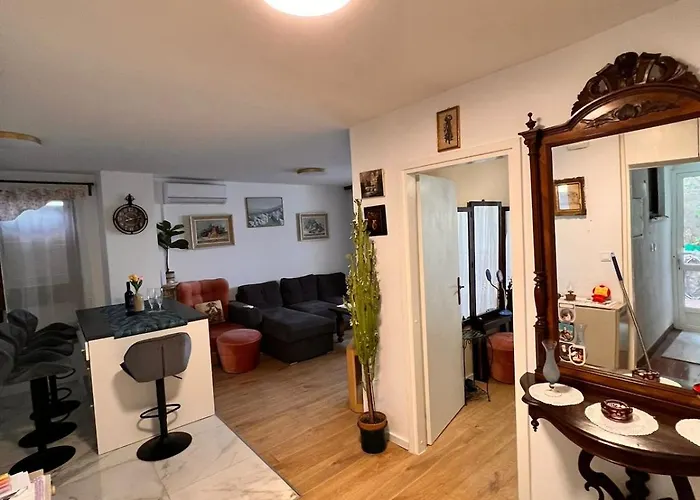 Apartment Beachfront Apartment With Panoramic Sea View And Free Parking *