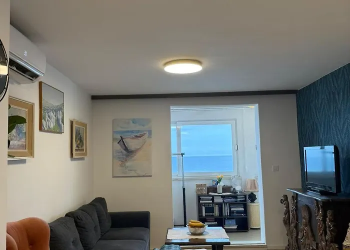 Apartment Beachfront Apartment With Panoramic Sea View And Free Parking