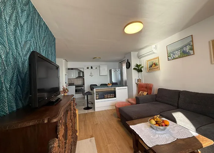 Beachfront Apartment With Panoramic Sea View And Free Parking Apartment