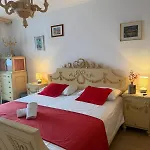 Serenity- Beachfront With Panoramic Sea View And Free Parking *