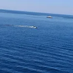 Serenity- Beachfront With Panoramic Sea View And Free Parking شقة *
